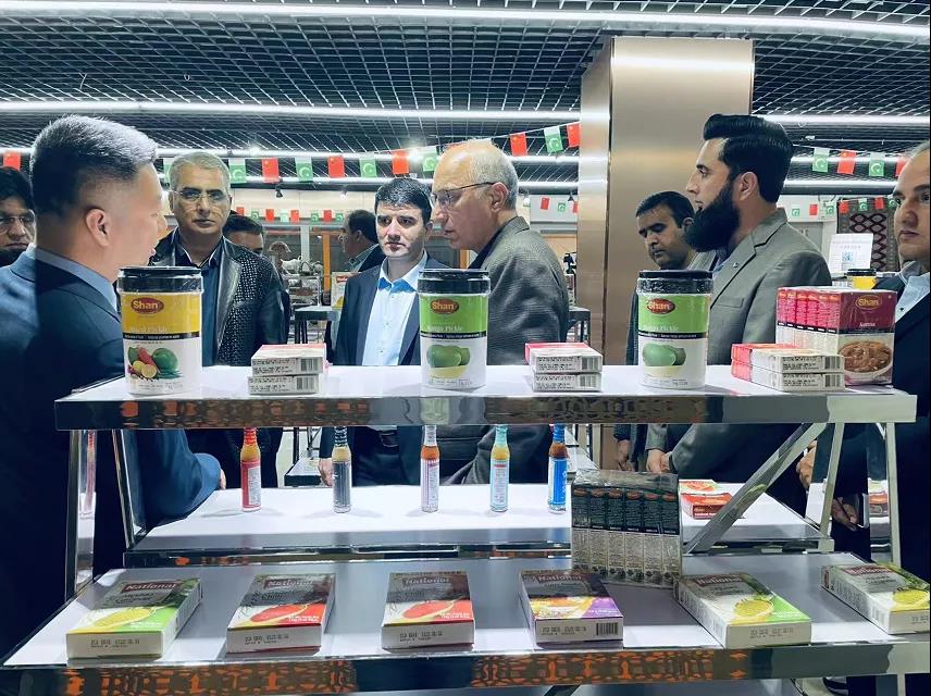 巴基斯坦駐華大使和上海總領事一行第一站走訪到了易巴通巴基斯坦國家館